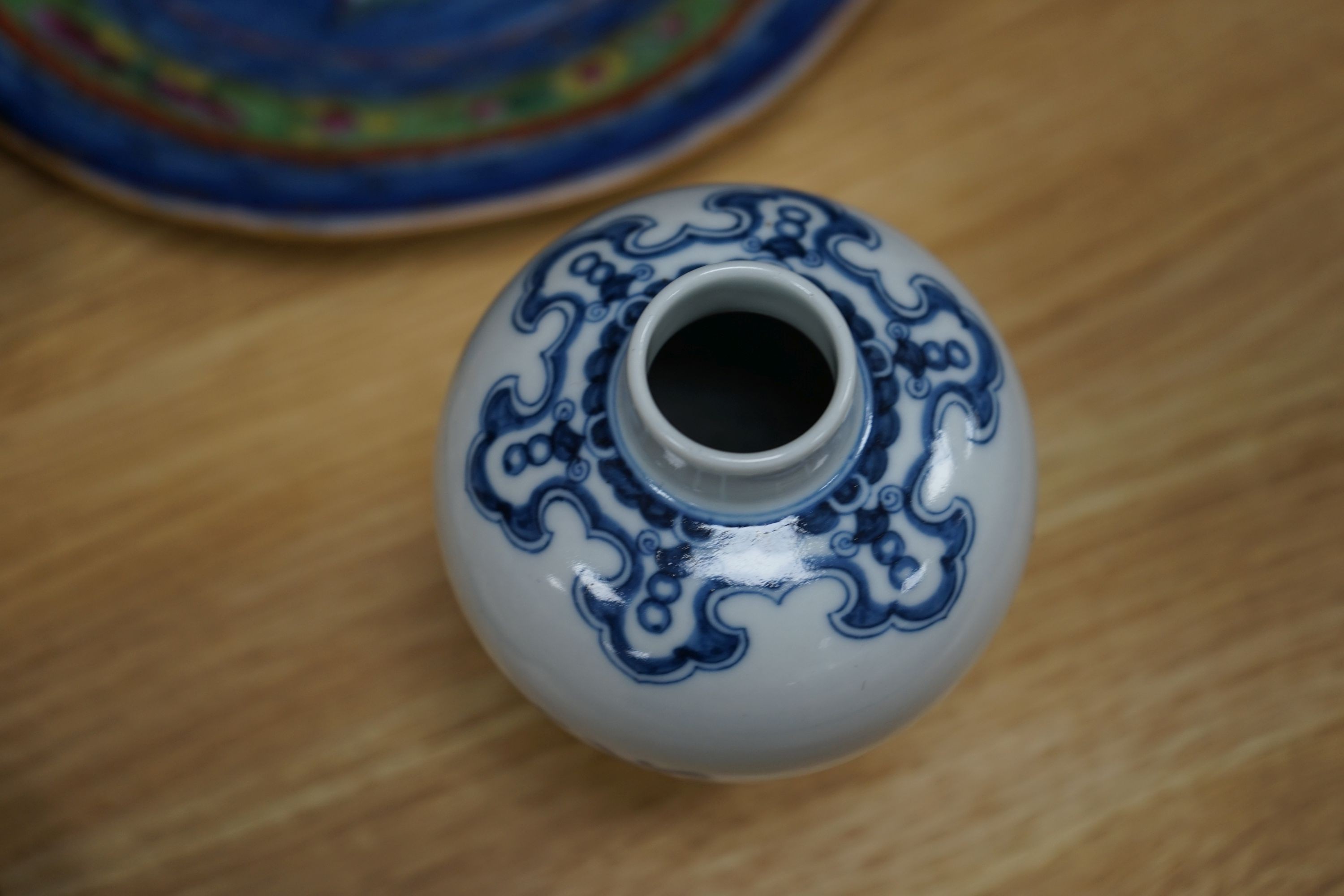 A Japanese blue and white dish, a Chinese blue and white meiping and a clobbered plate 33cm